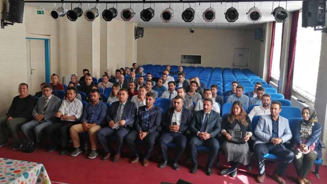 İlçe Milli Eğitim Müdürümüz Erol Şimşek ilk defa yönetici ataması ile göreve başlayan idarecilerle toplantı yaptı.