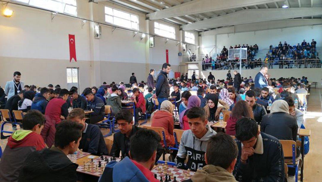 İlçemizde 29 Ekim Cumhuriyet Bayramı Satranç Turnuvası düzenlendi.