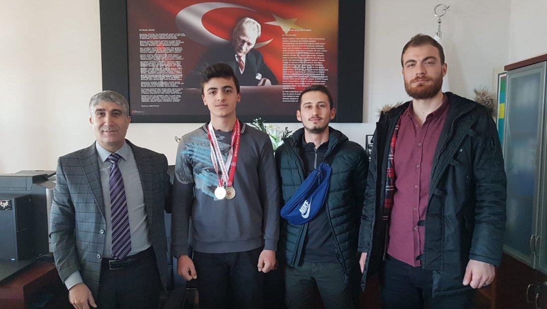 Atatürk Anadolu Lisesi Öğrencimiz Tunahan ŞEVKETOĞLU İl Genelinde Bilek Güreşi Şampiyonu Olmuştur.