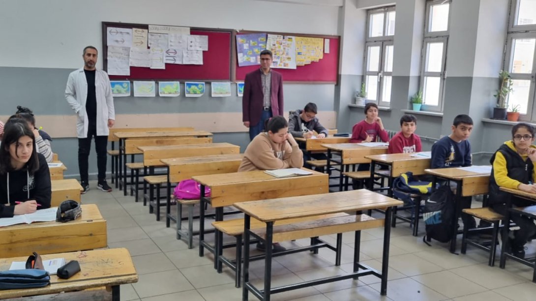 Ulupamir Şehit Turatbeg Gürocak Ortaokuluna Ziyaret