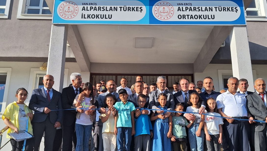  Alparslan Türkeş İlk ve Ortaokulumuza Ziyaret 