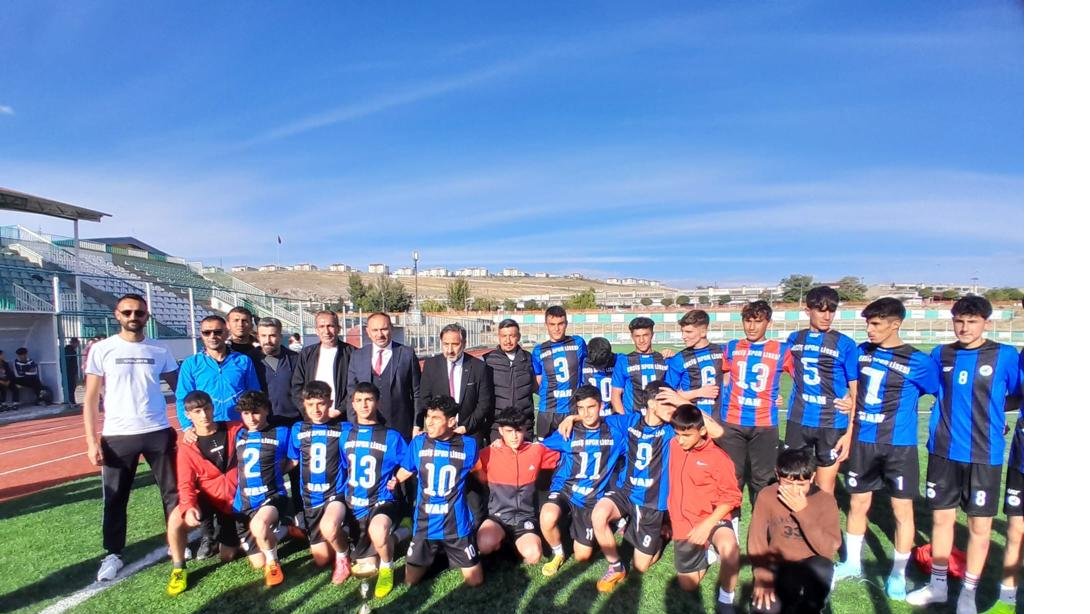 Okul Sporları Kapsamında Gençler Erkek Futbol Turnuvası İlçe Şampiyonu Belli Oldu