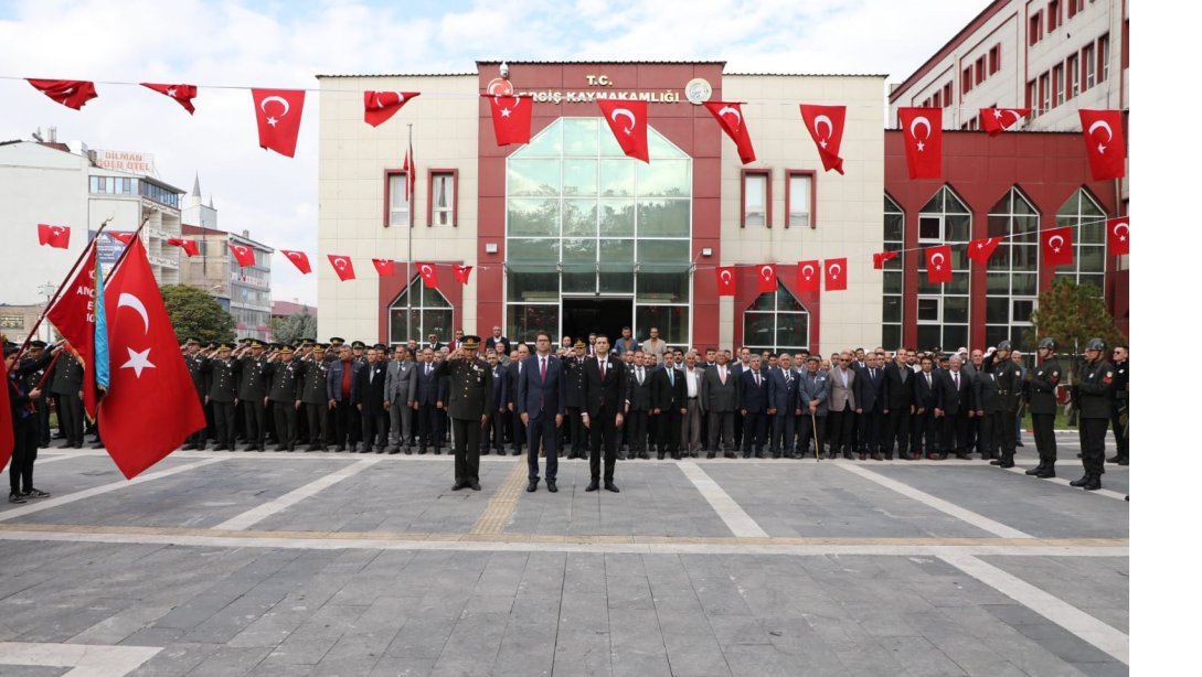 10 Kasım Atatürk'ü Anma Programı Çelenk Sunma Töreni
