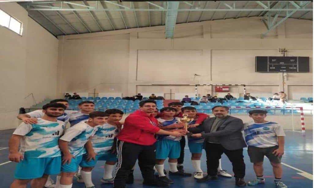 Futsal Turnuvasında Genç Erkekler Kategorisinde İlçe Şampiyonu Belli Oldu