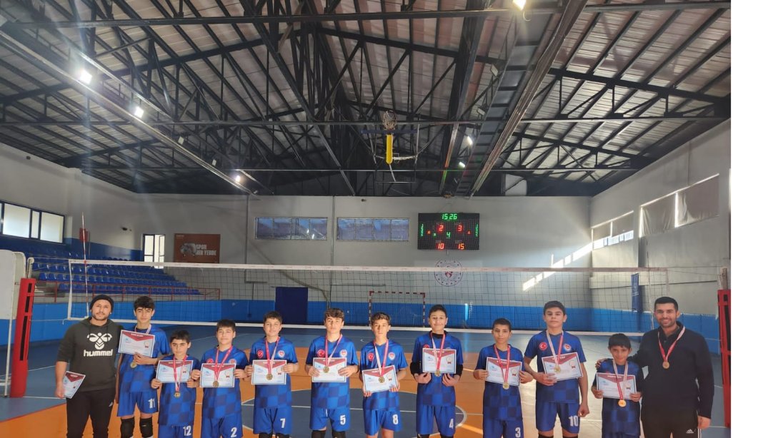  Yıldız Voleybol Erkekler Bölge Turnuvasında Beyazıt Ortaokulu Bölge Şampiyonu 