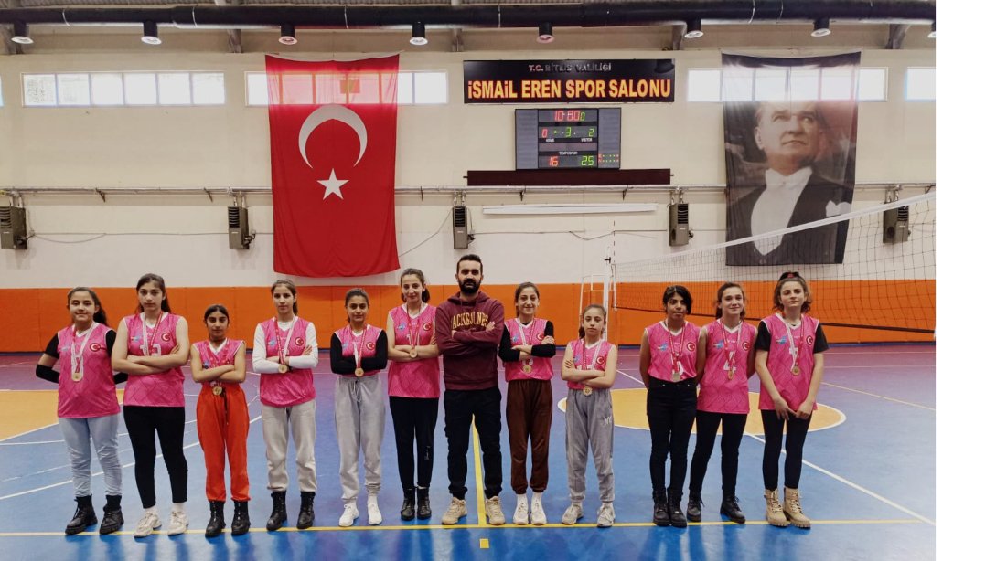  Yıldız Kızlar Voleybol Bölge Turnuvası Finalinde Aselsan Ortaokul Bölge Şampiyonu 
