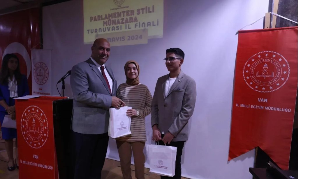 Van'da Düzenlenen Parlamenter Stili Münazara Turnuvasında İlçemizden Büyük Başarı